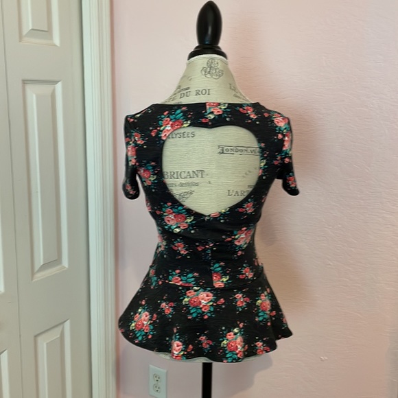 Kirra Heart Cut-out Peplum Top - Picture 2 of 3